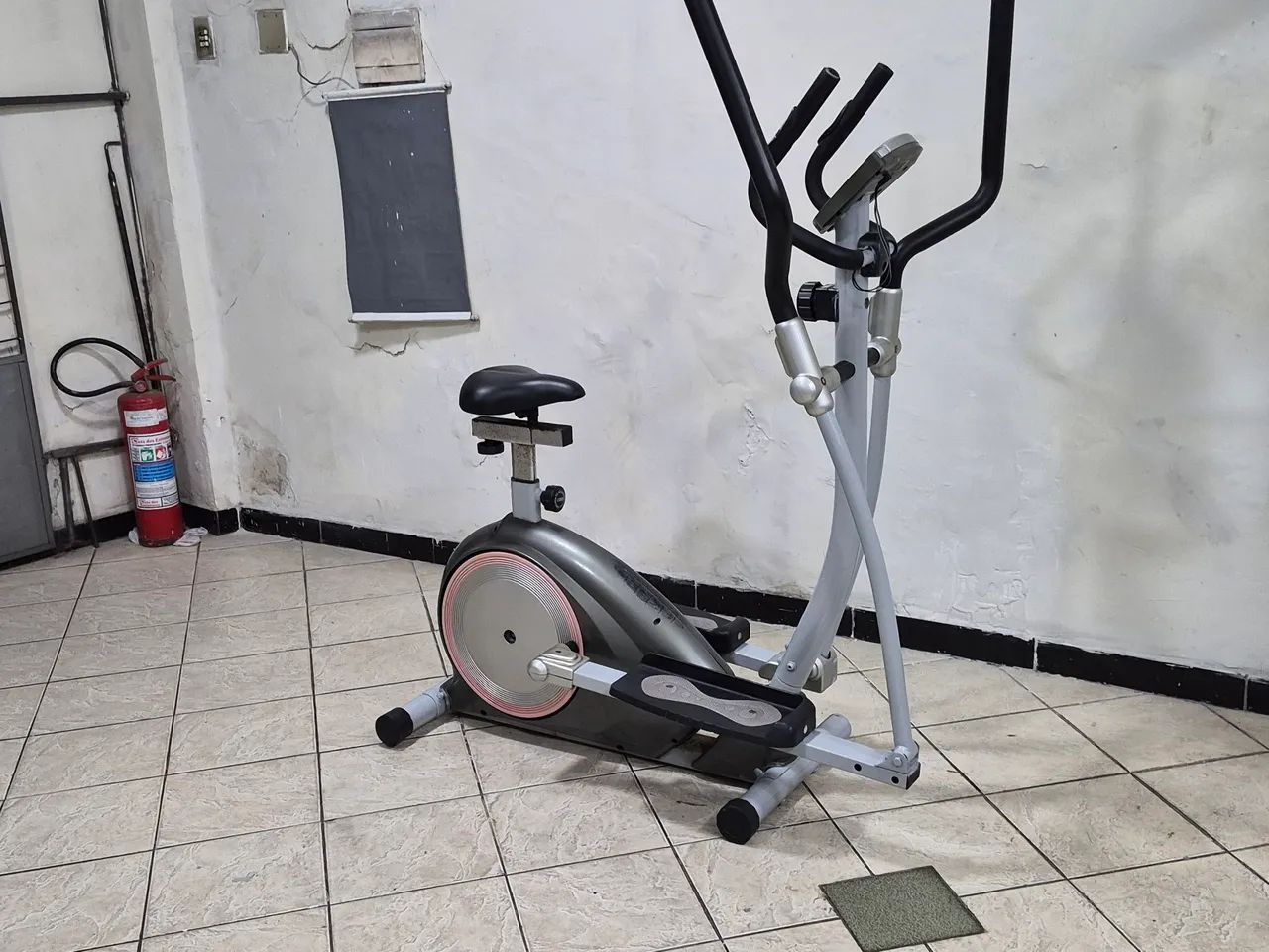 Aparelho 2 em 1 ( Elíptico e bicicleta ergométrica  ) - Foto 2