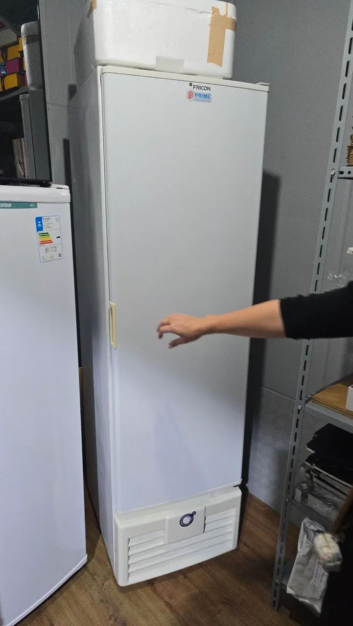 Freezer vertical  Fricon 284 litros