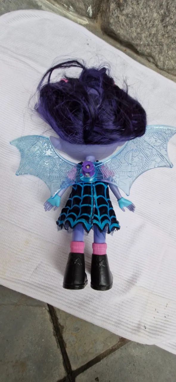 Boneca vampirinha musical - Foto 4