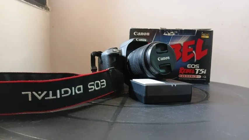 Cannon T5i semi nova