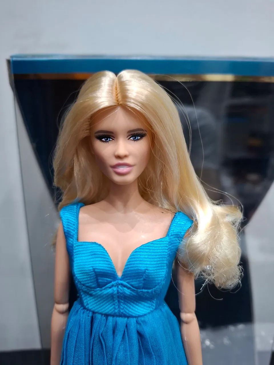 Boneca barbie collector versace claudia schifer - Foto 2