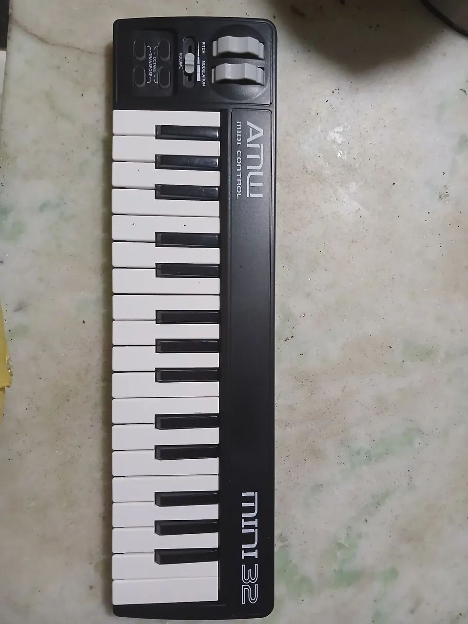 CONTROLADOR MIDI AMW-32