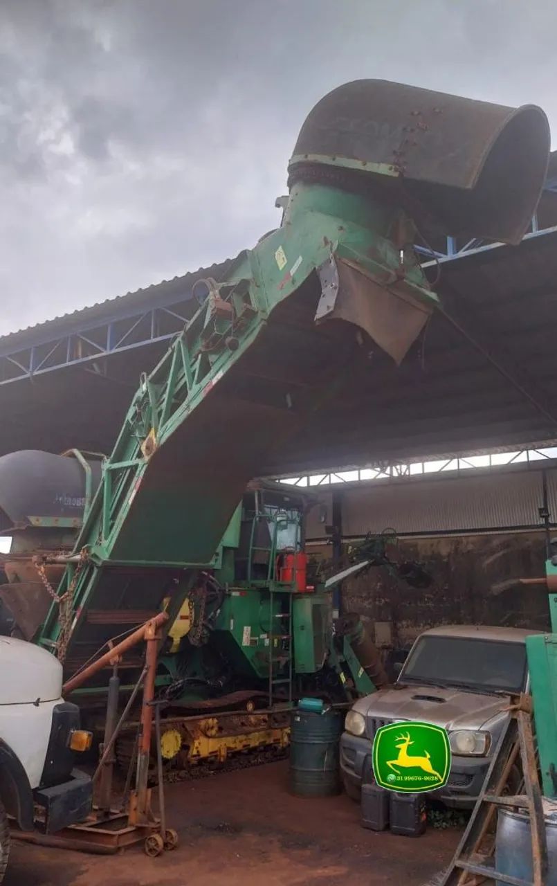 Colhetadora de cana Jonh Deere 3520 com kit muda 