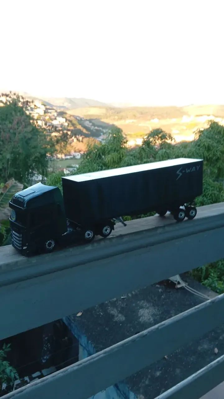 Caminhão de brinquedo Iveco  - Foto 2