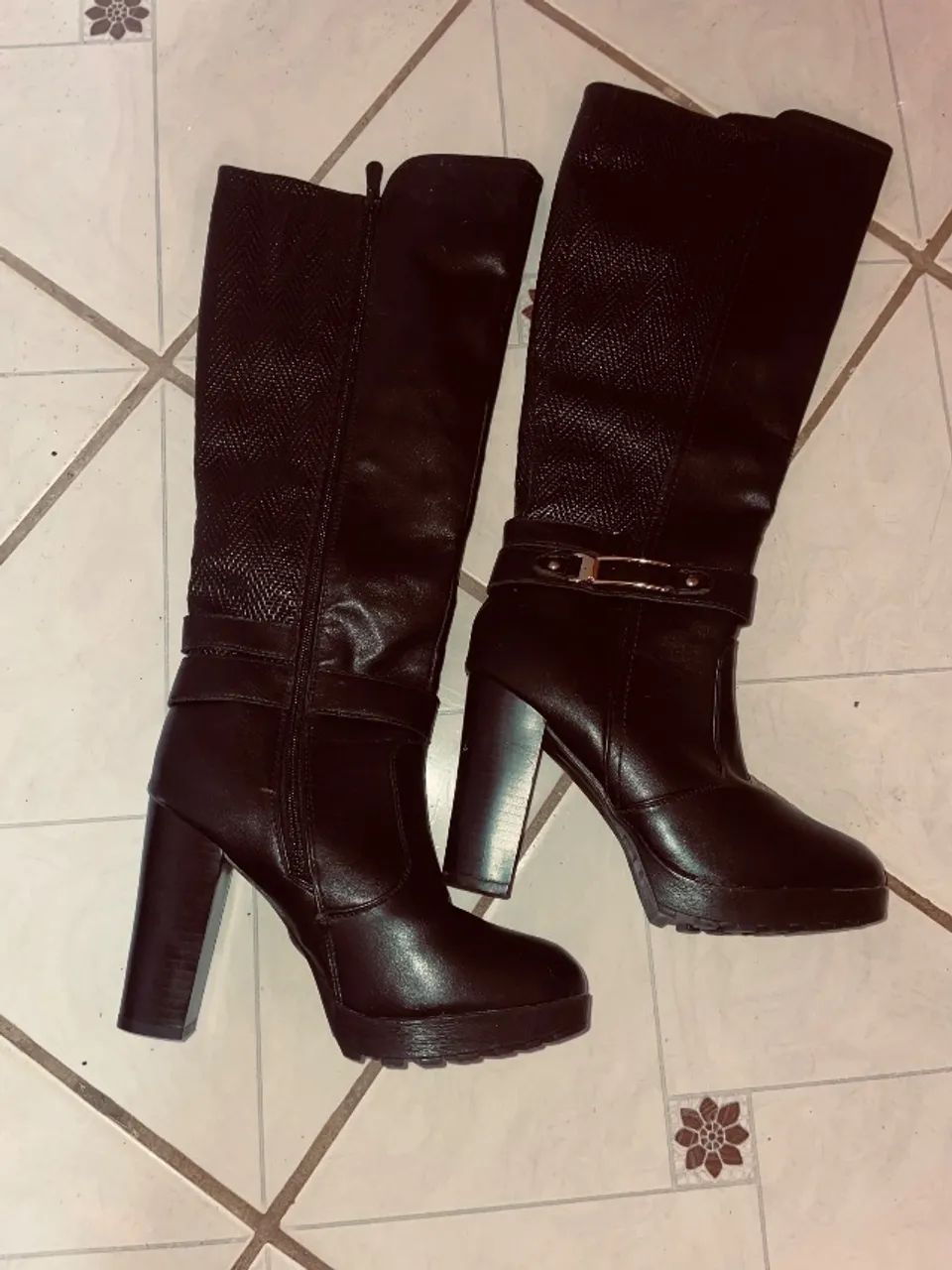 BOTAS DE COURO PRETA 
