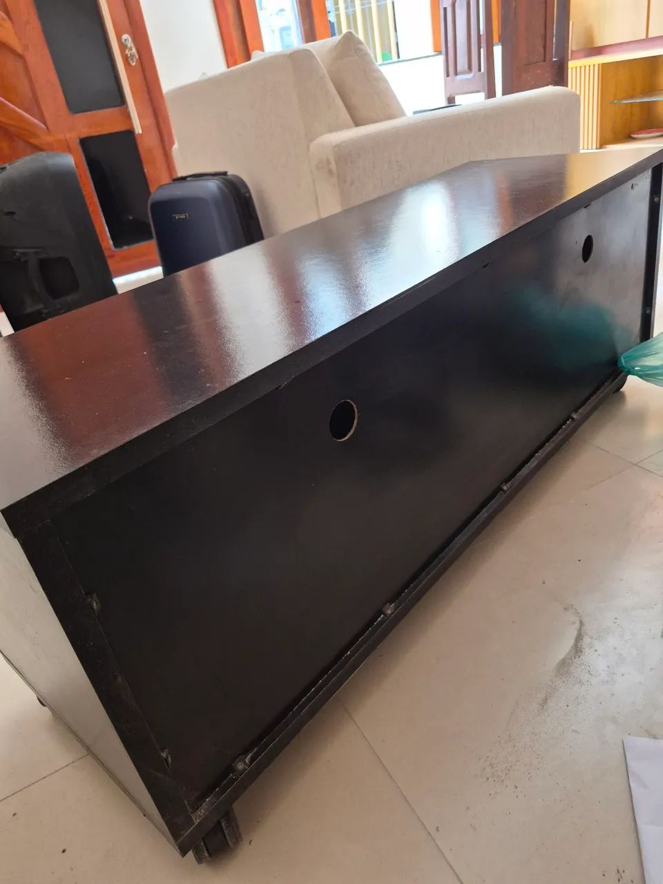 Rack em MDF preto com 2 gavetas e rodinhas - Foto 3