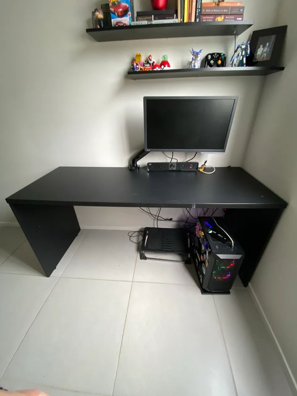 Mesa de escritório em MDF em ótimo estado - Foto 2