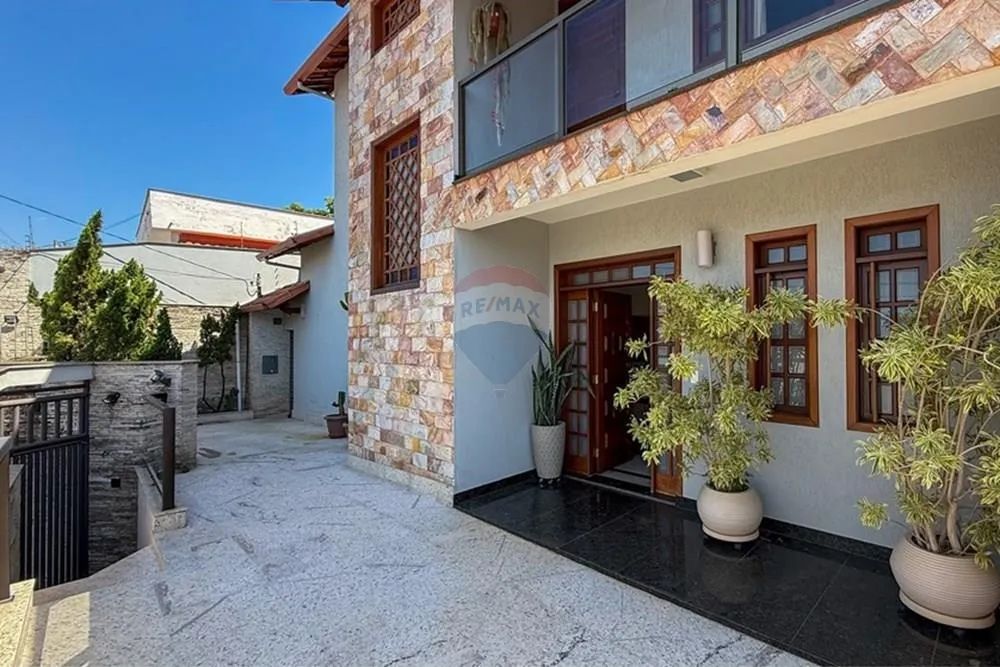 Casa com 3 quartos à venda no bairro Salgado Filho - 3 suítes