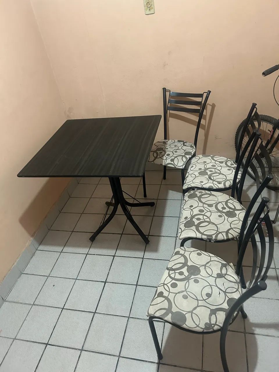 Mesa Granito + 4 cadeiras - Foto 4