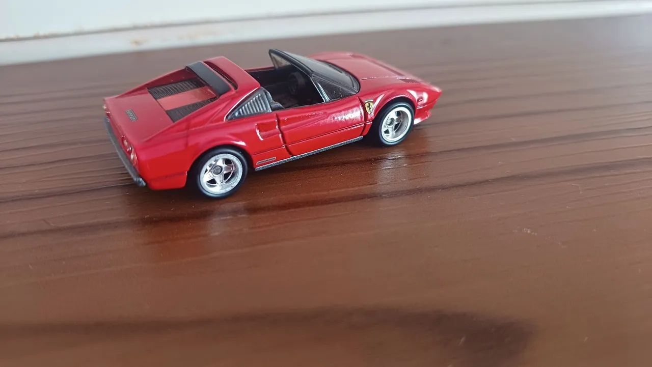 Ferrari 308 GTS Quattrovalvole Hot Wheels 1/64 - Câmeras e