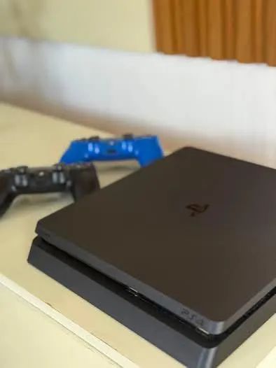 PLAYSTATION 4 1TB SLIM
