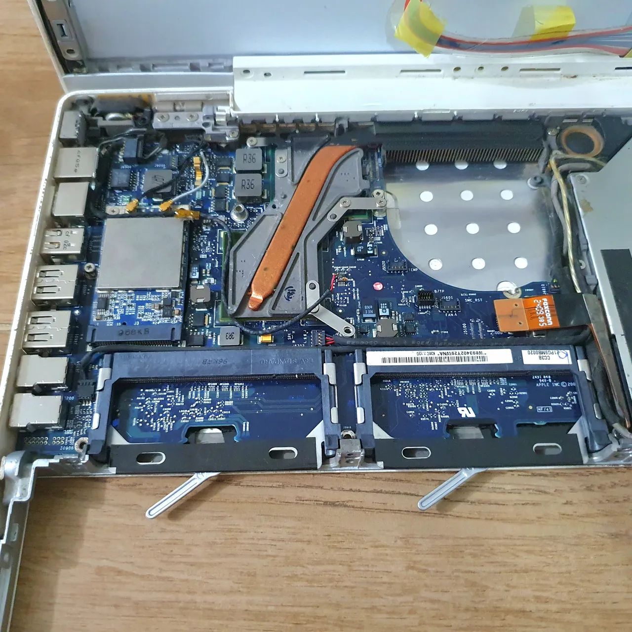 Carcaça macbook com placa mãe  - Foto 2