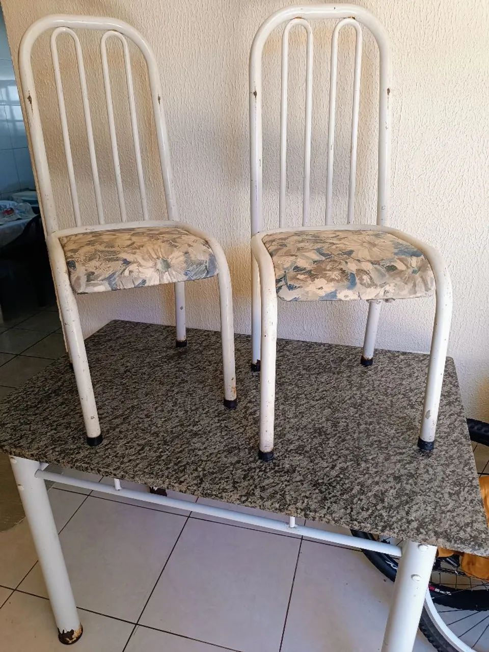 Mesa Metal com Granito e 2 cadeiras 