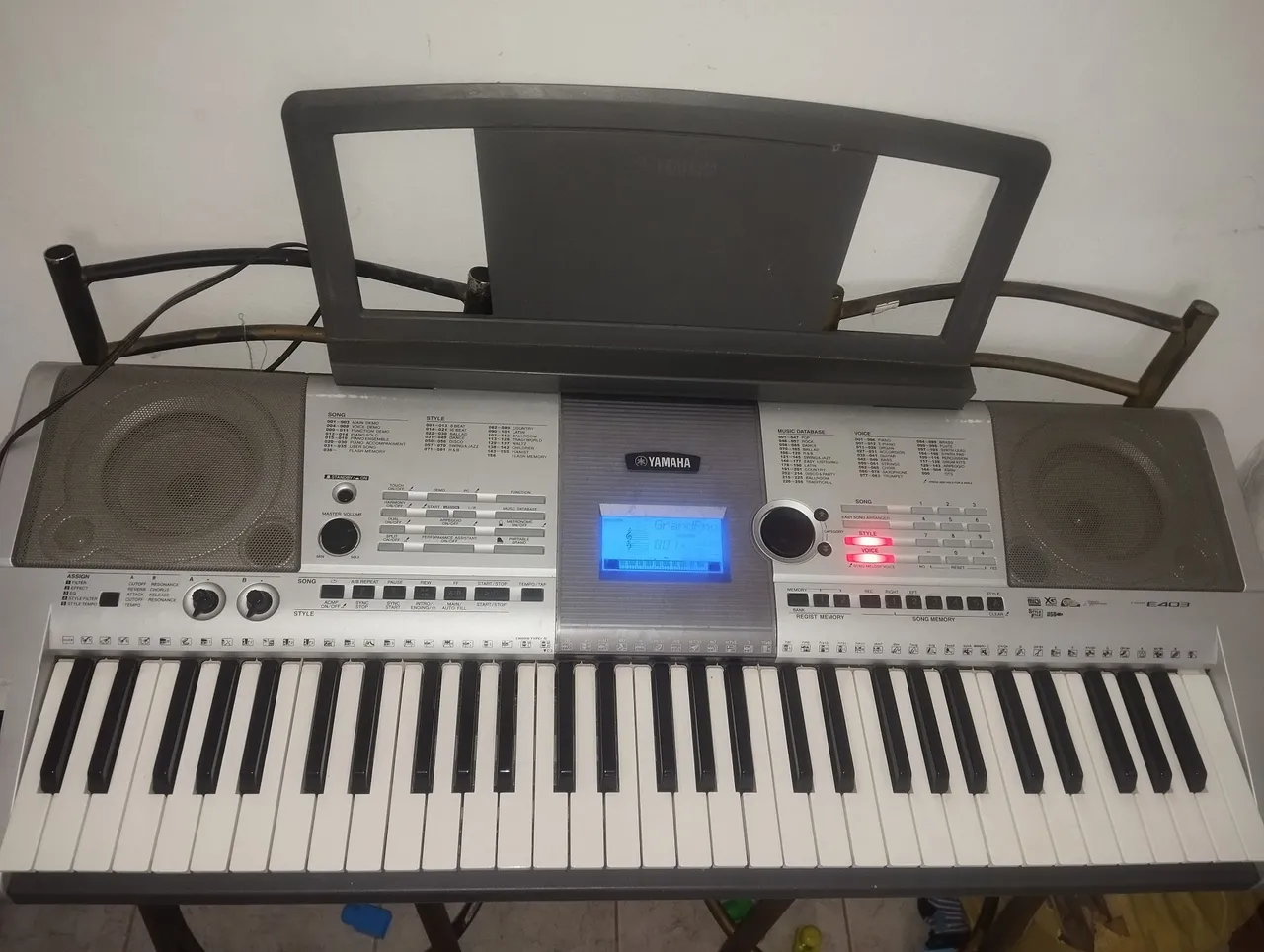 teclado yamaha psr e403