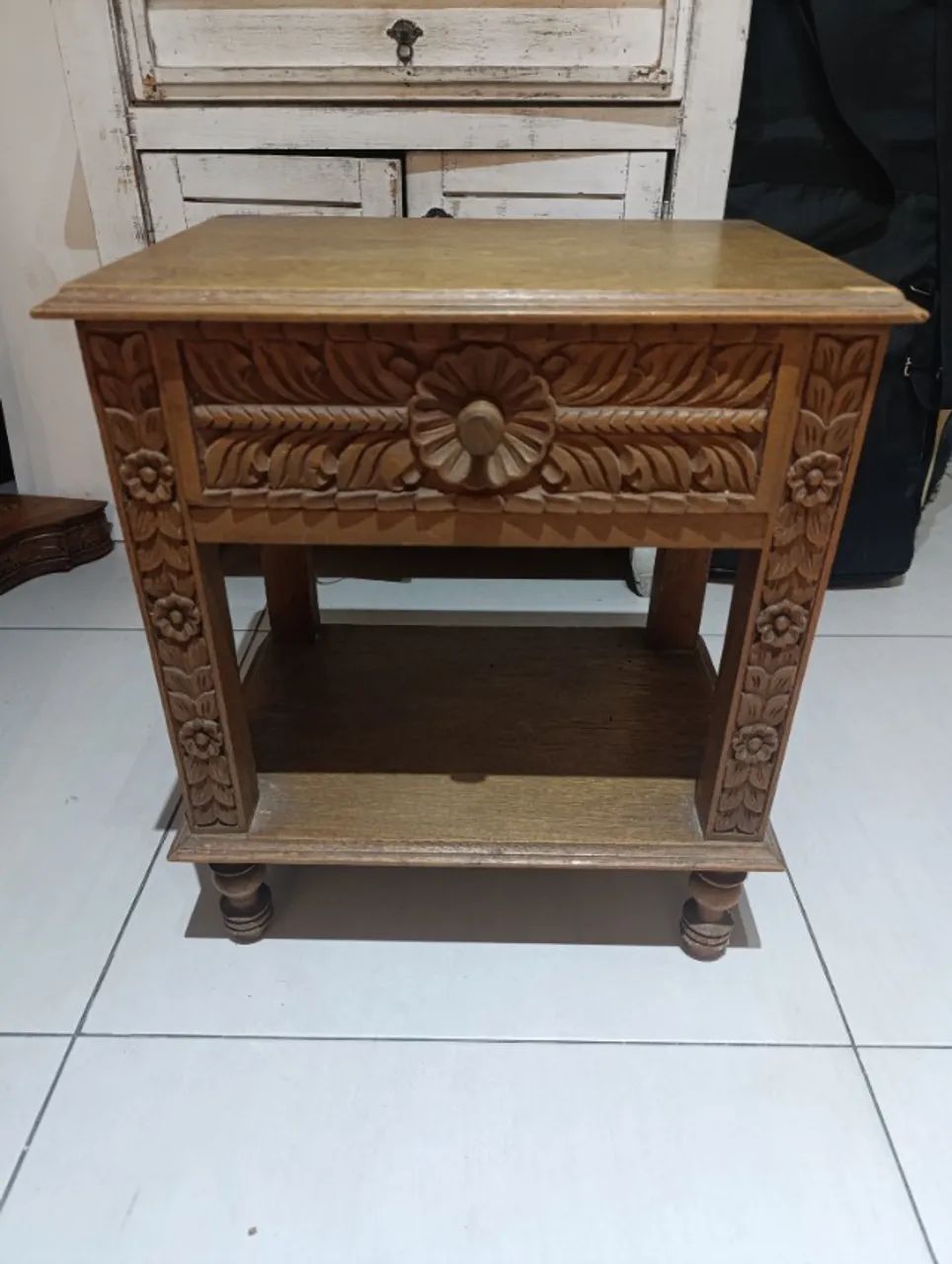 Mesa de cabeceira antiga - Foto 2