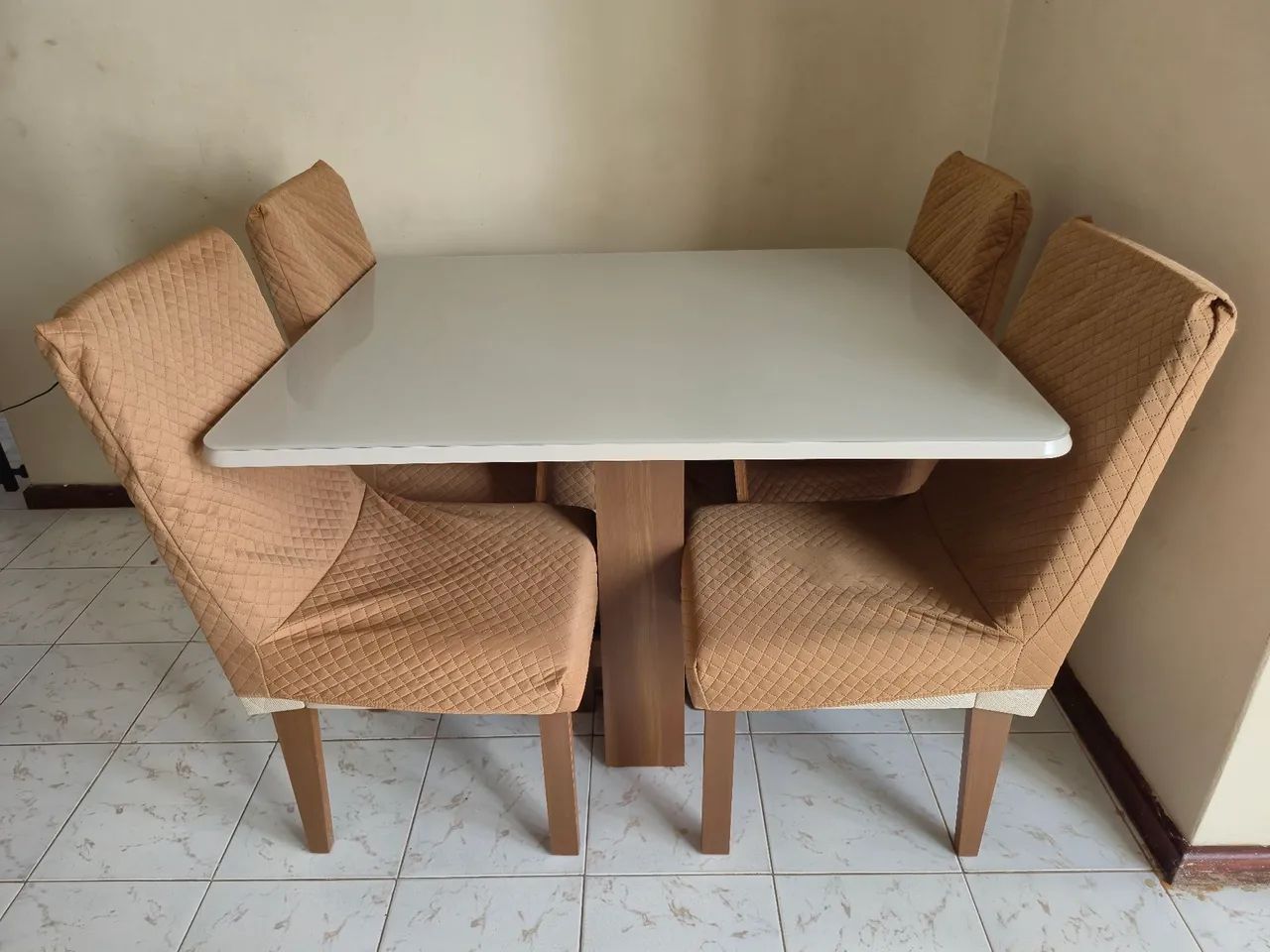 Mesa 4 lugares com tampo de vidro - Foto 2