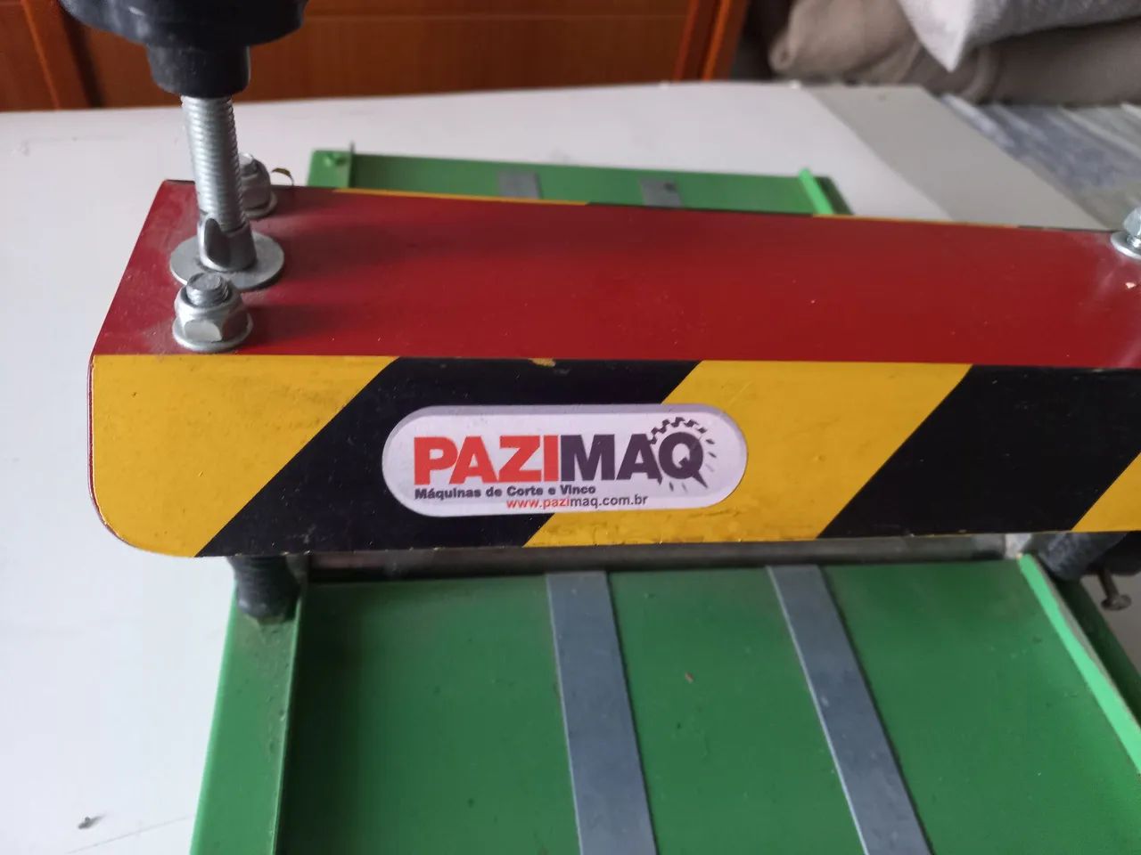 Maquina de Corte e vinco tipo calandra - Foto 4