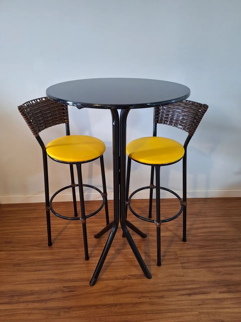 Bistro com 4 banquetas  - Foto 4