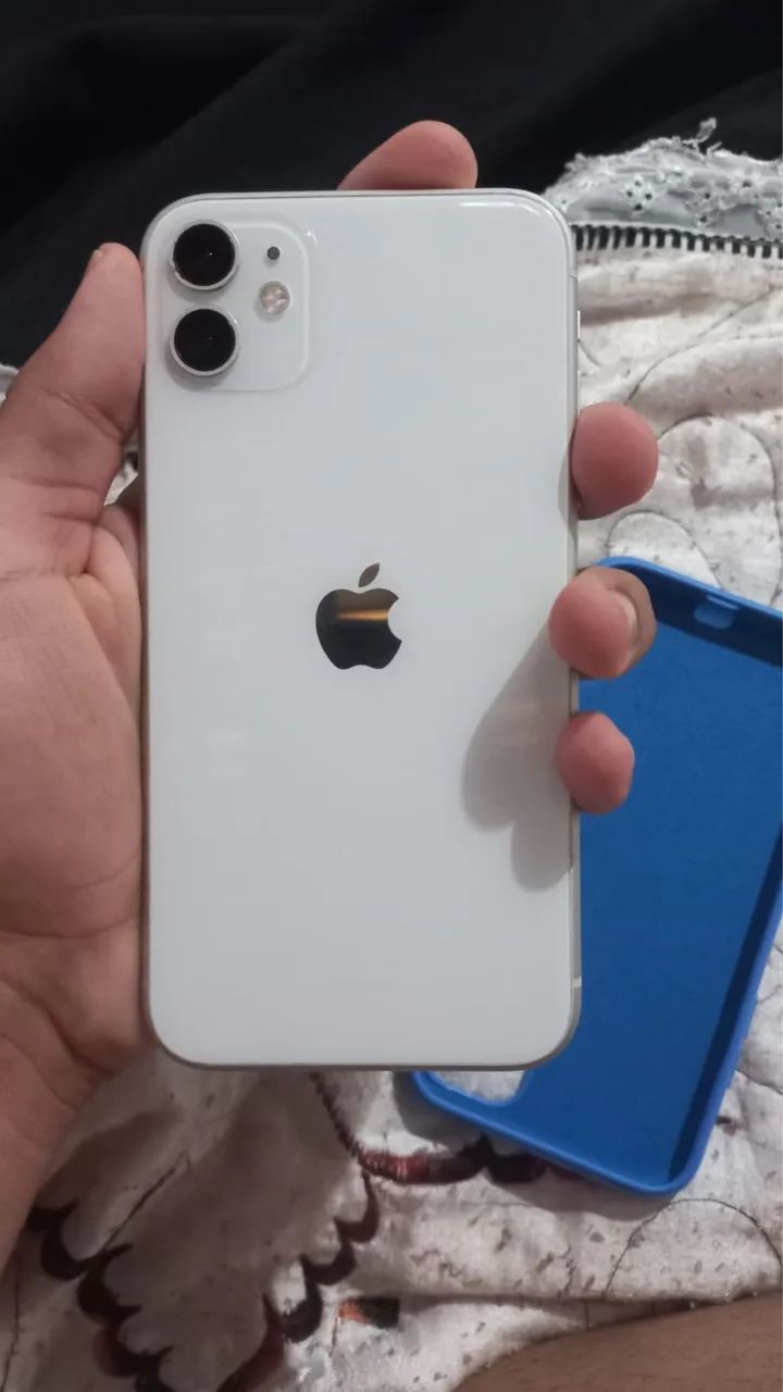iPhone 11 branco 420rs