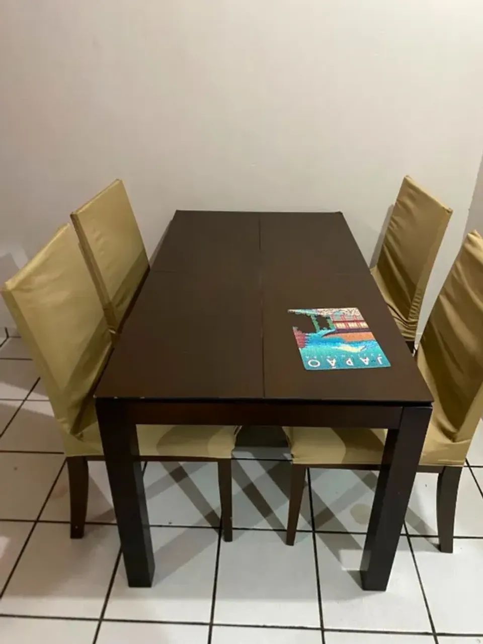 Mesa de jantar com 4 cadeiras