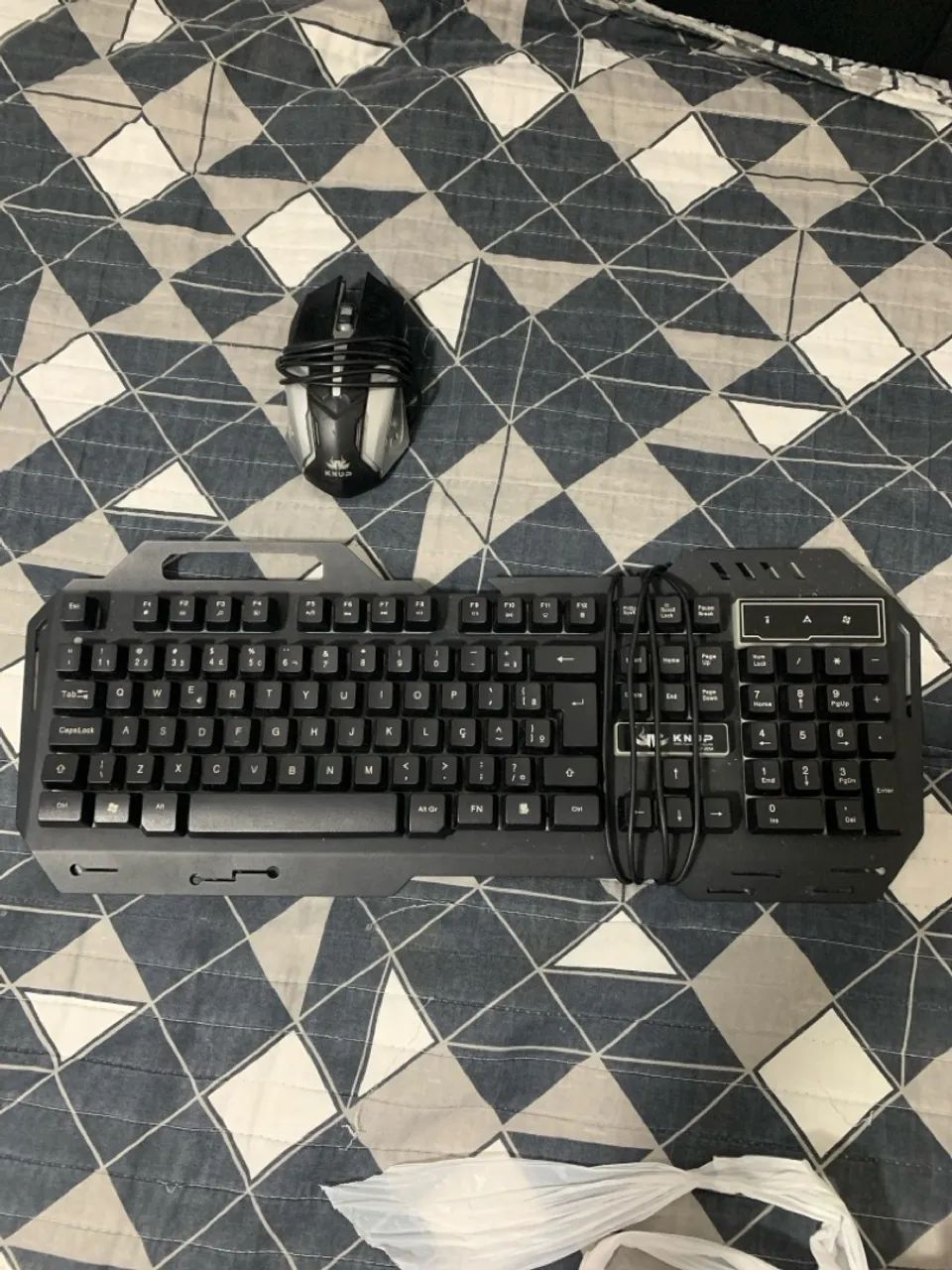 Teclado e mouse com fio Lino