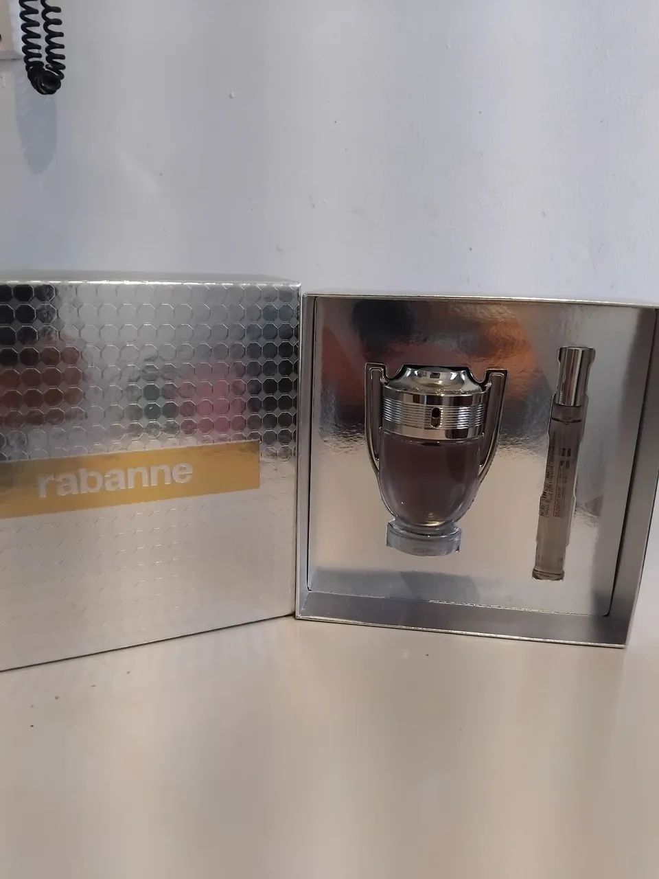 Kit perfume Invictus 50ml + perfume Invictus de bolso 10 ml - Foto 2