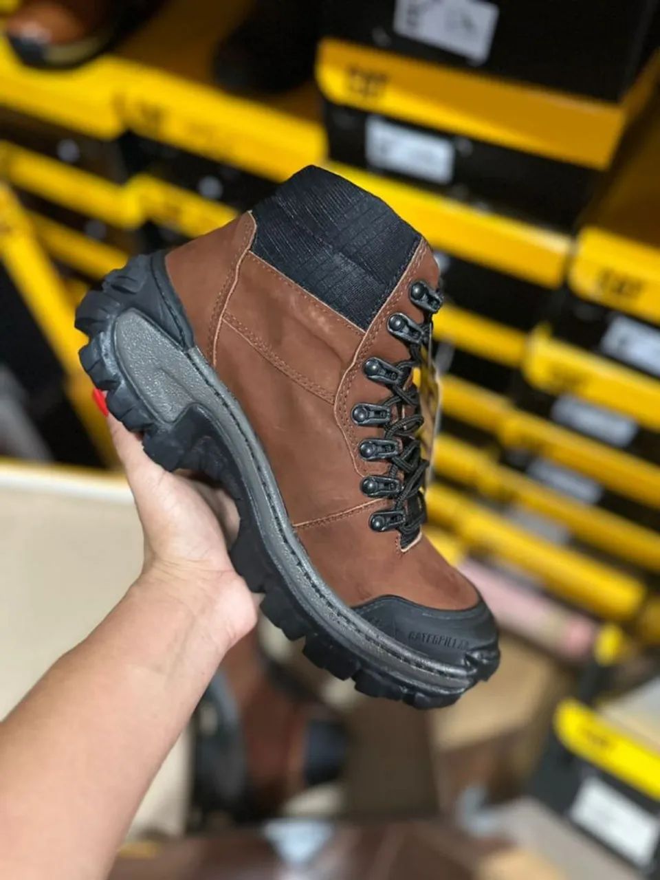 BOTA COTURNO CATERPILLAR ARIZONA MARROM