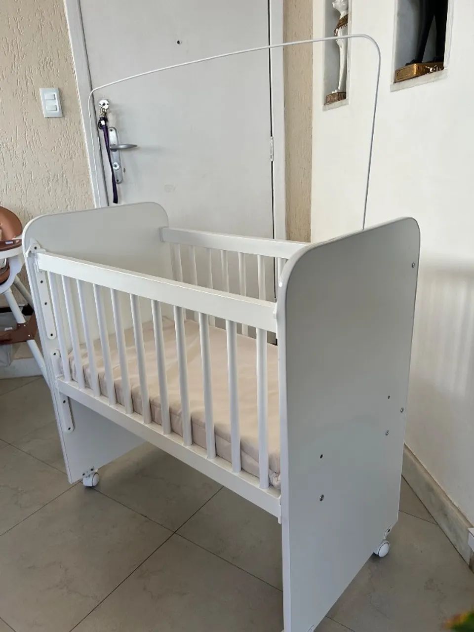 Vendo Mini Berço com colchão e grade móvel 