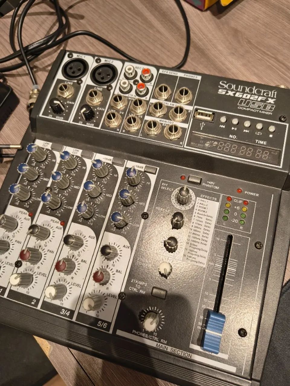 Mesa de som Soundcraft SX602FX