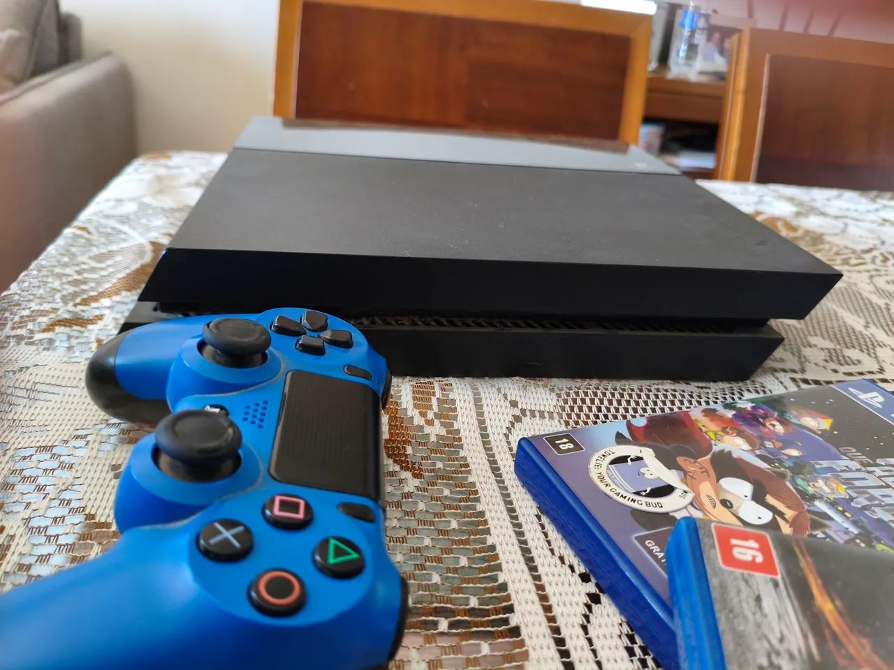 Playstation 4 (PS4) + 2 Controles + 2 Jogos - Foto 4