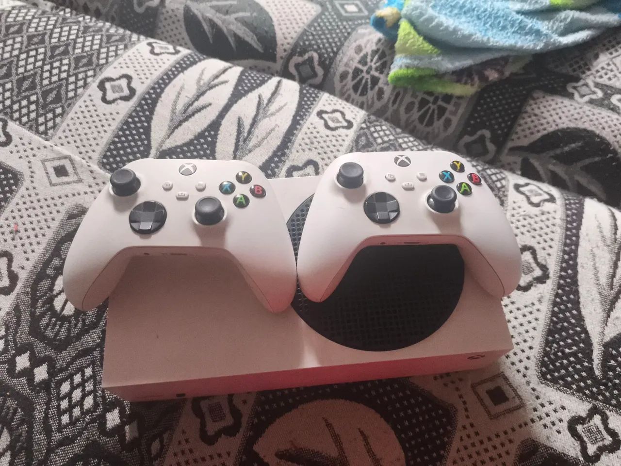 Xbox Series S em ótimo estado +2 controles. Funcionando perfeitamente. - Foto 3
