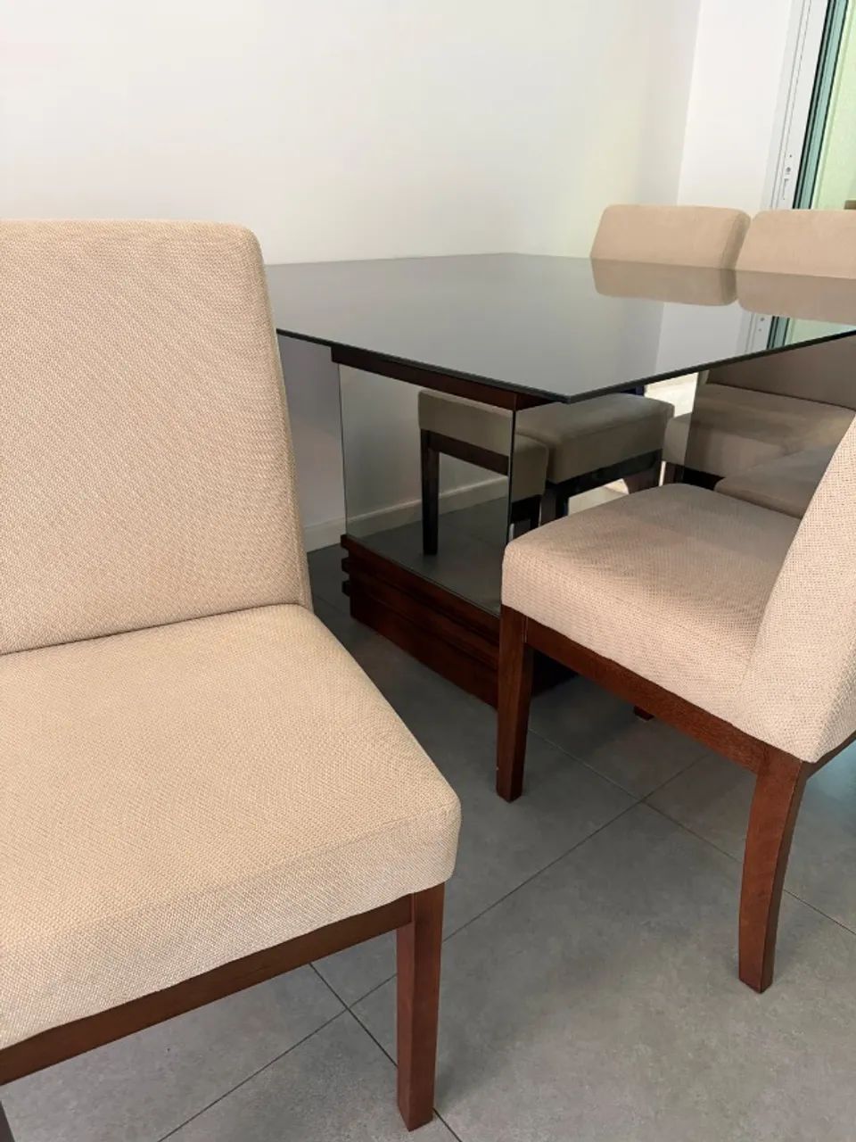 Mesa de jantar 8 lugares com 6 cadeiras - Foto 3