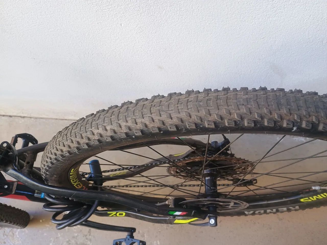 Vendo baik aro 29 com transmissão deore pneus 80% - Foto 5