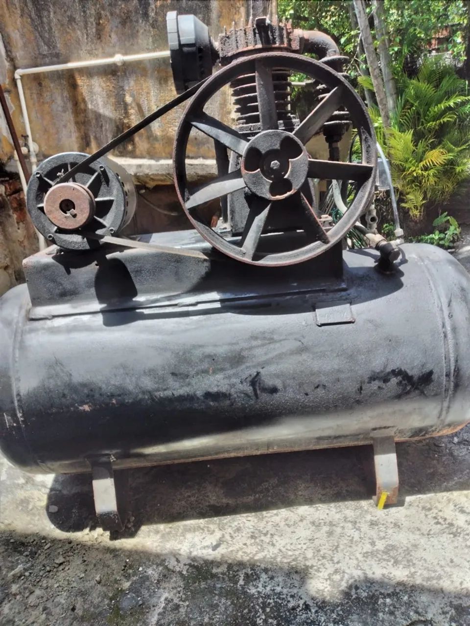 TÍTULO:  Compressor Chiaperini 110 Litros 2CV - Funcionando Perfeitamente Preço: R$ 1.200 - Foto 4