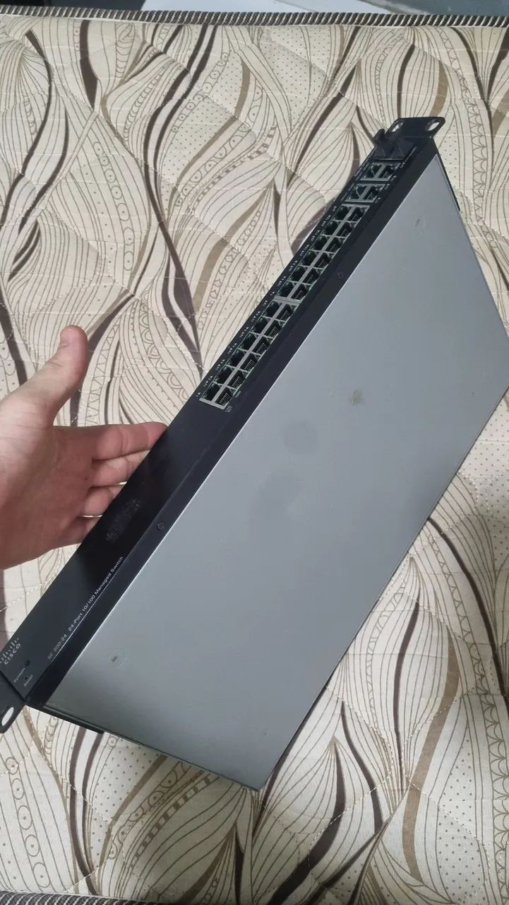 Switch cisco SF300-24