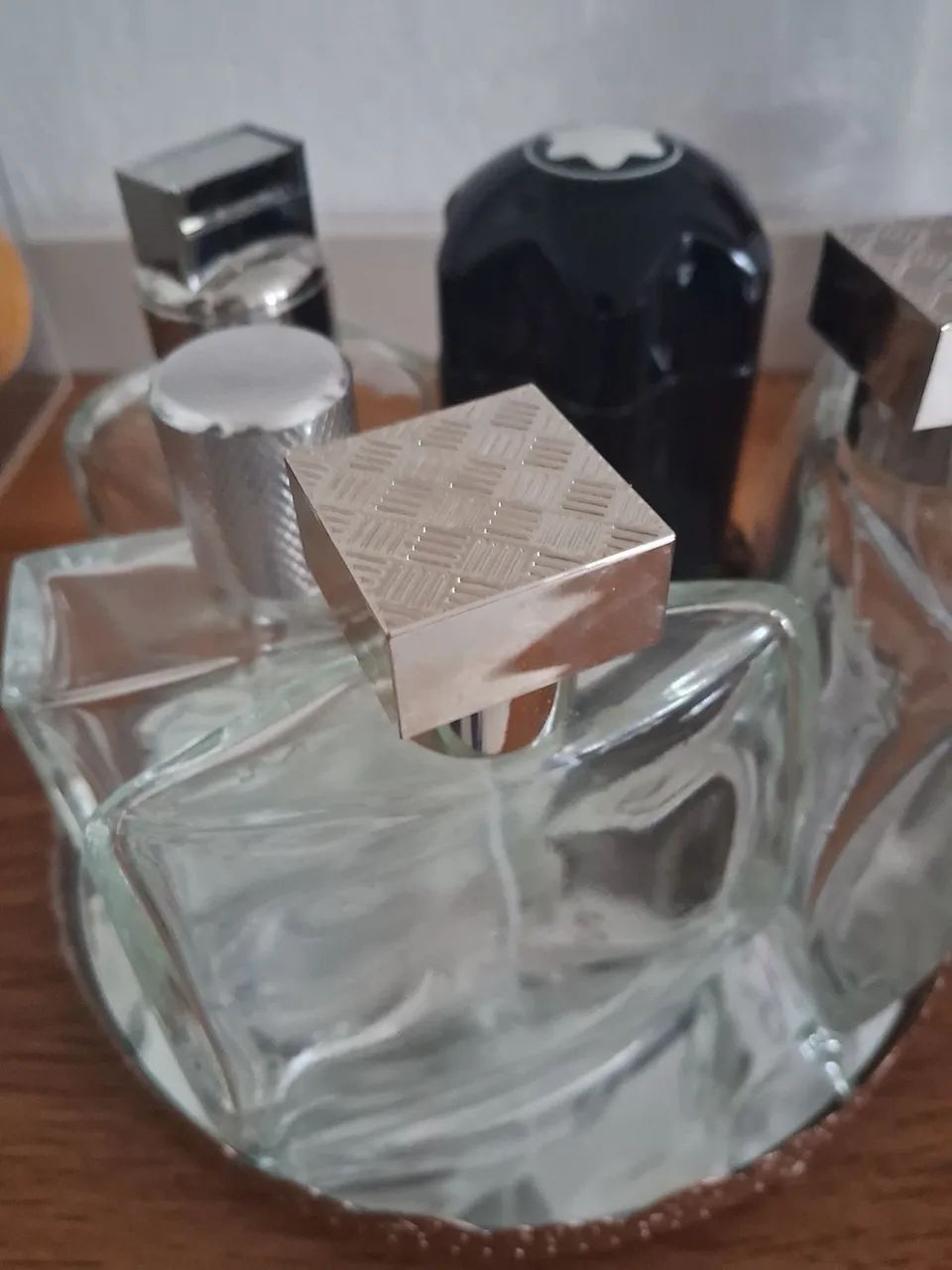   Vidros de perfume vaziu 