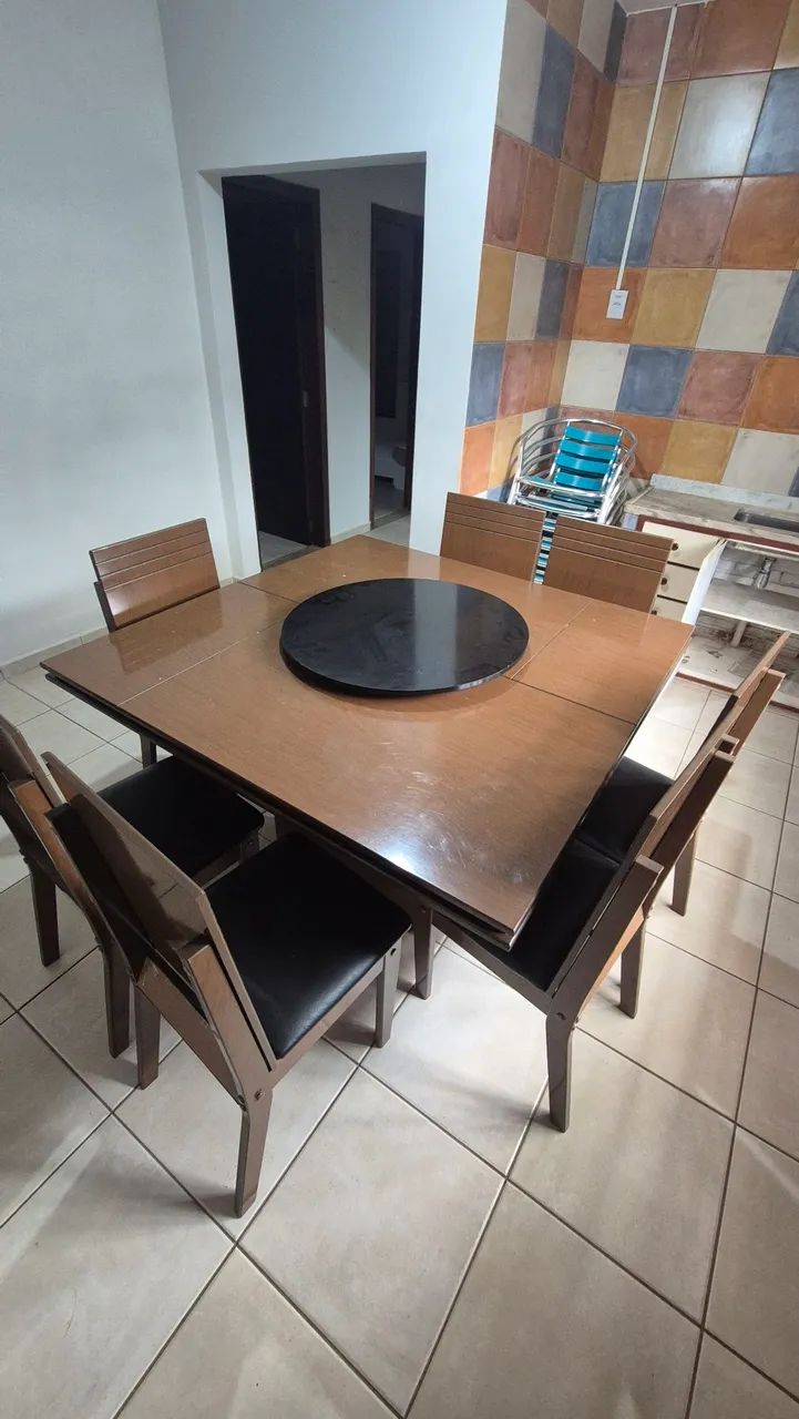 Vendo mesa quadrada com 8 cadeiras. Excelente estaco - Foto 2