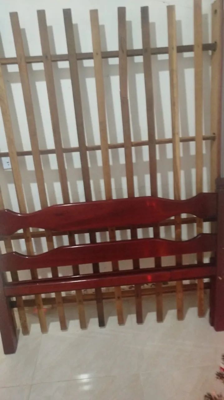 Cama de madeira 