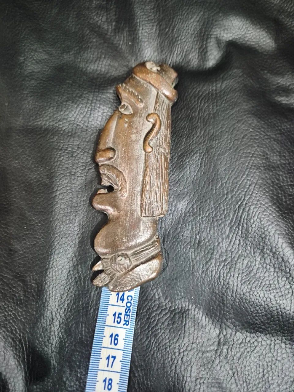 Escultura Tribal Africana em Latão - Placa Decorativa Vintage 13,5 cm