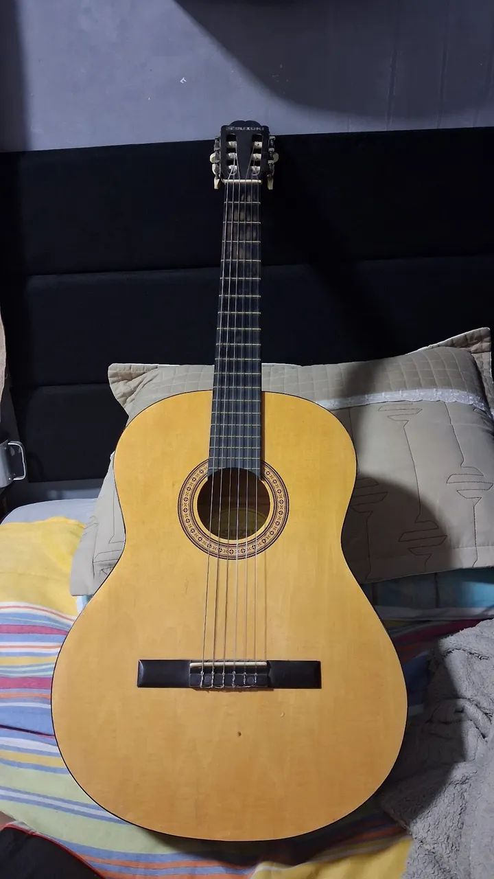 Violão de nylon suzuki