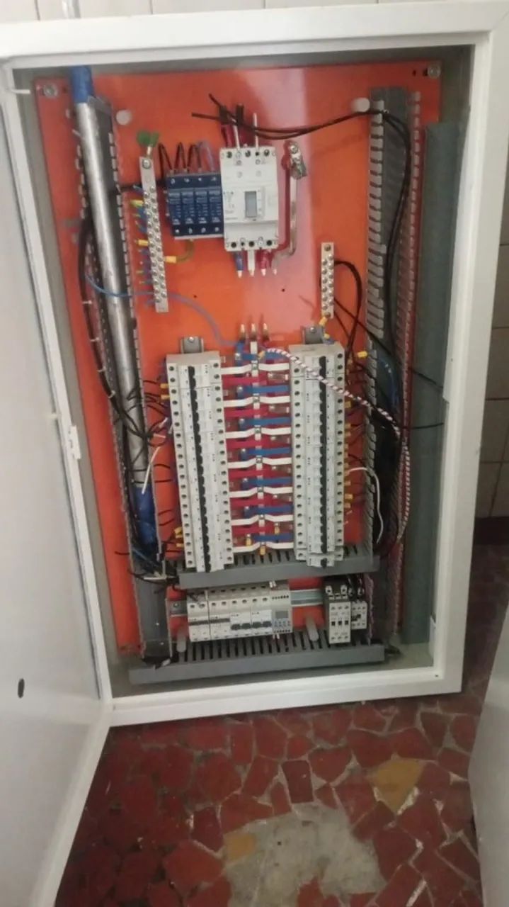 Painel de disjuntores junto com quadro - Foto 3