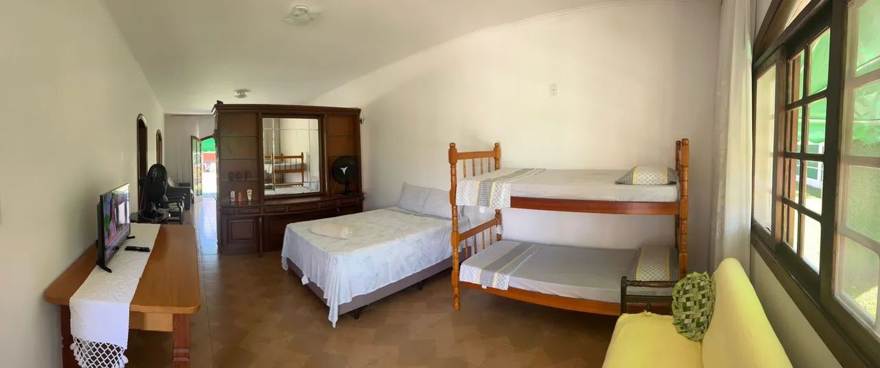 Casa com amplo jardim e piscina. - Foto 4