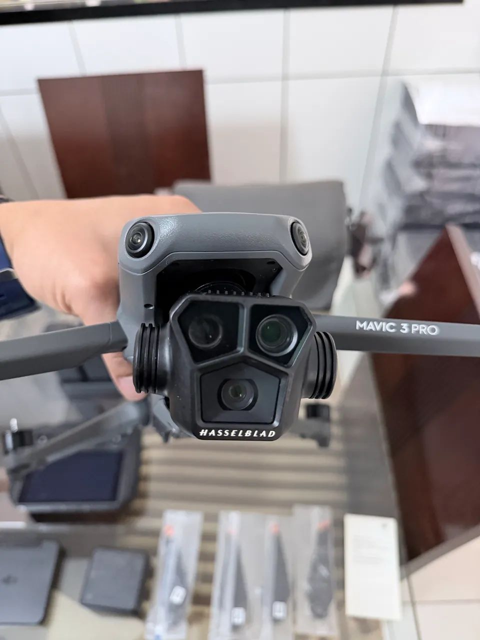 SOMENTE O DRONE DJI MAVIC 3 PRO - IMPECÁVEL 