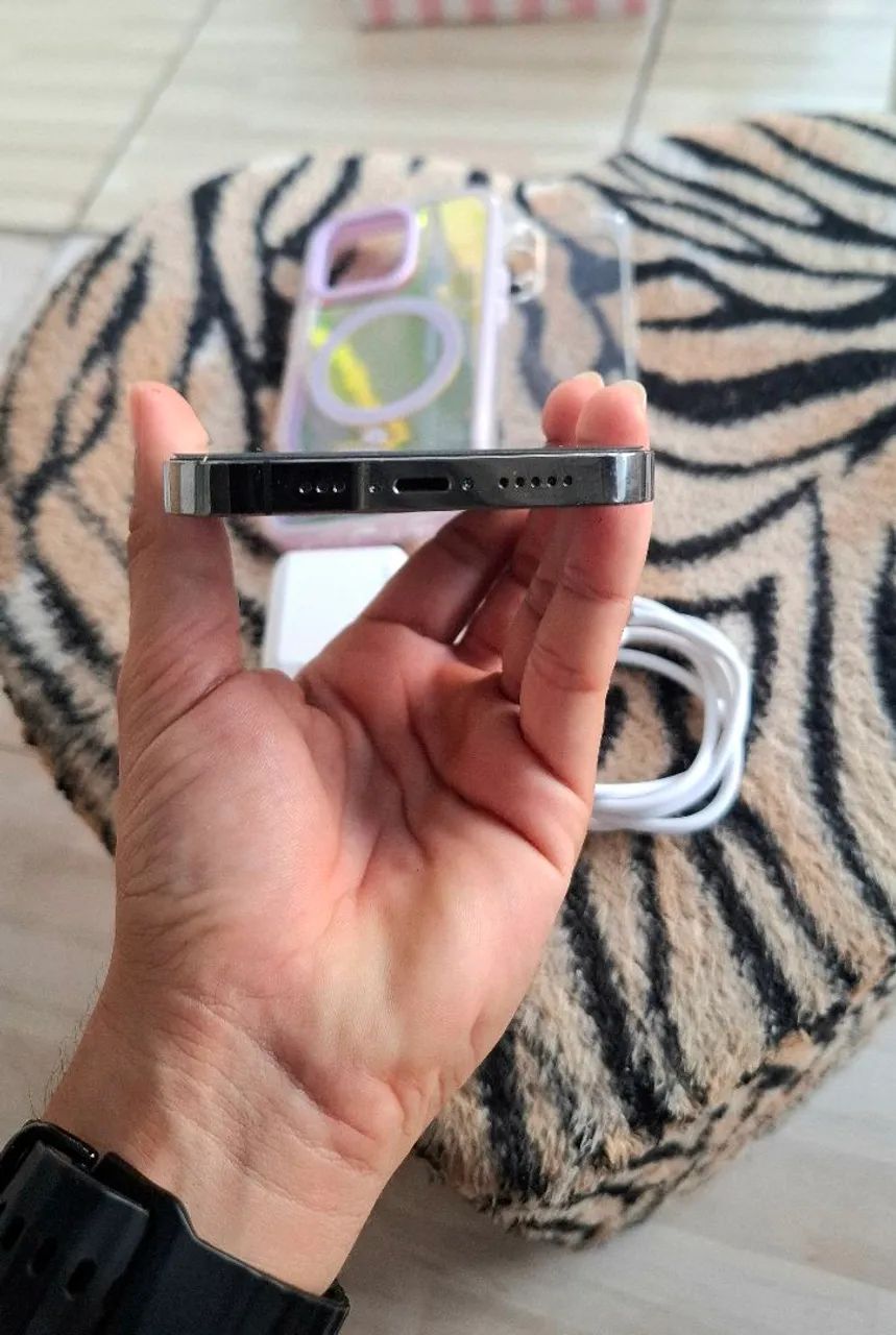 Iphone 13 PRO de 128 GB com Carregador e 2 Capinhas - Foto 5