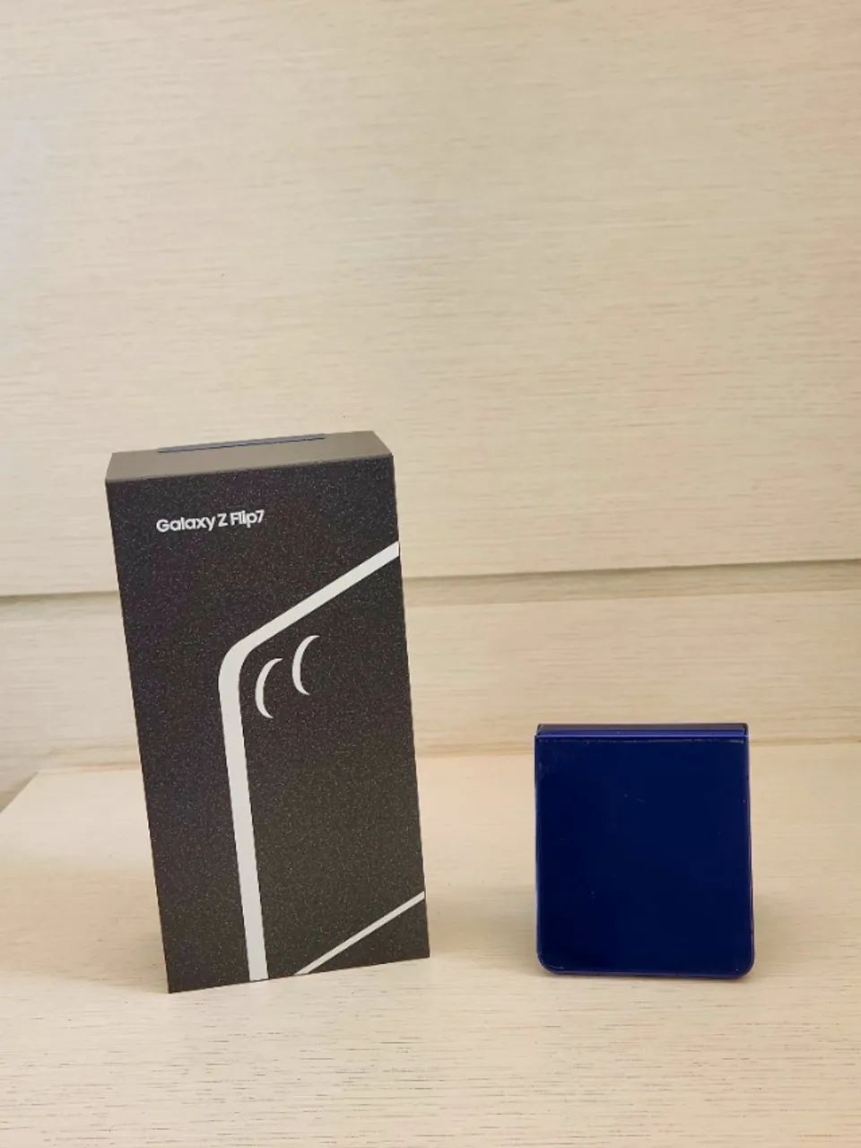 Galaxy Z Flip 7 512GB Azul - Impecável e Completo - Foto 4