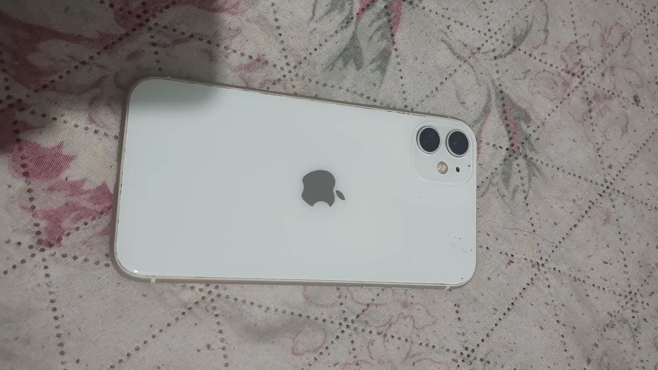 iPhone 11 64 gigas valor 950 