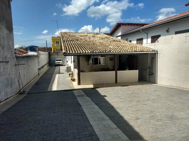 Casa para venda com edícula e quintal em Mogi das Cruzes