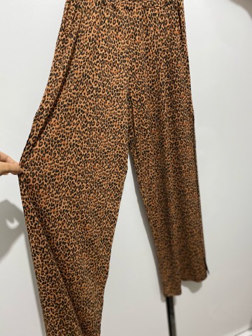Calça pantalona com fenda oncinha. - Foto 3