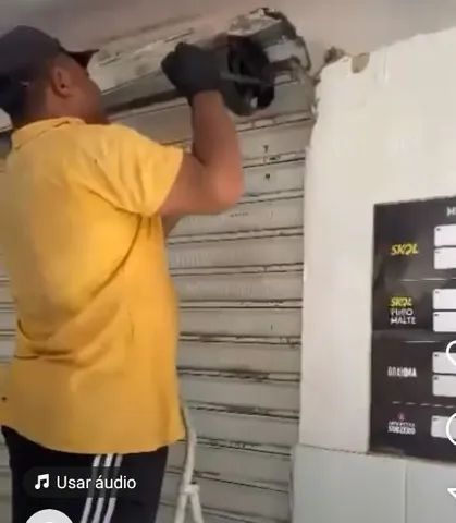 Costa! Trabalhamos com conserto de porta de rolo amém