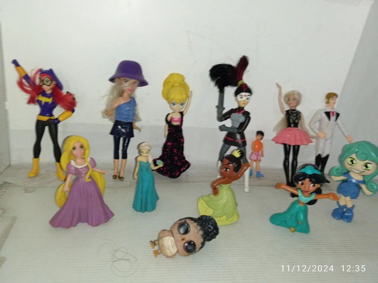 Bonecas pequenas. Marcas e modelos diversos. Kit com 13 peças  - Foto 5